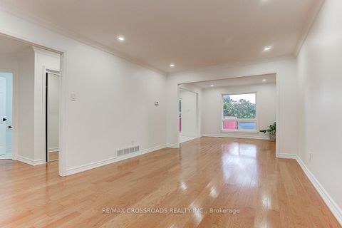 Photo 11 at 125 Green Bush Crescent, Yorkhill, Vaughan