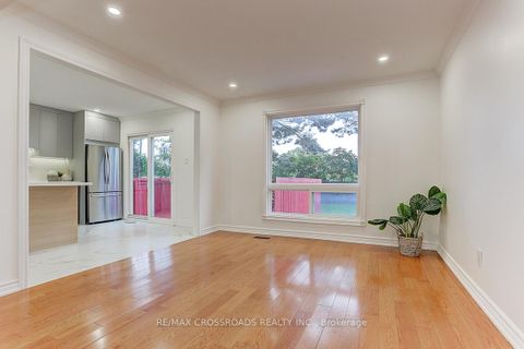 Photo 13 at 125 Green Bush Crescent, Yorkhill, Vaughan