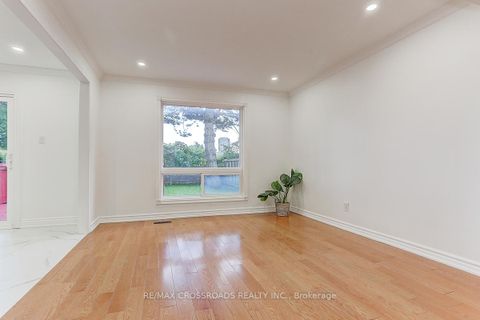 Photo 14 at 125 Green Bush Crescent, Yorkhill, Vaughan