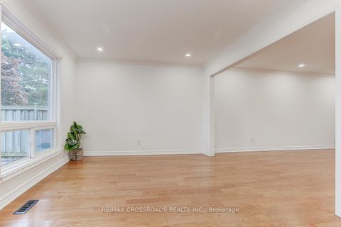 Photo 16 at 125 Green Bush Crescent, Yorkhill, Vaughan