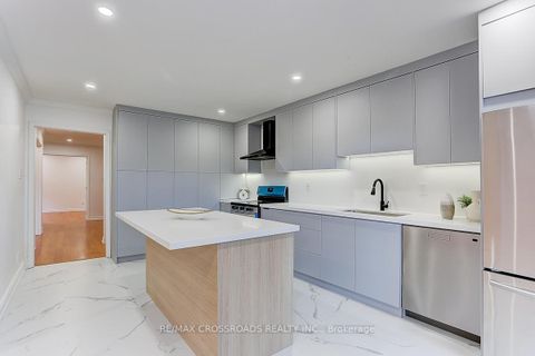 Photo 18 at 125 Green Bush Crescent, Yorkhill, Vaughan