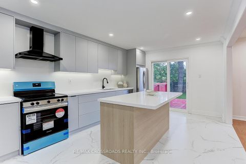 Photo 22 at 125 Green Bush Crescent, Yorkhill, Vaughan