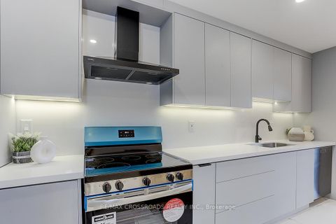 Photo 24 at 125 Green Bush Crescent, Yorkhill, Vaughan