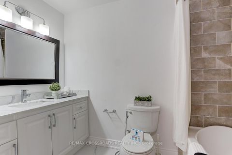 Photo 34 at 125 Green Bush Crescent, Yorkhill, Vaughan