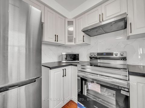 Photo 10 at 332 Riverstone Drive, WC Wedgewood Creek, Oakville