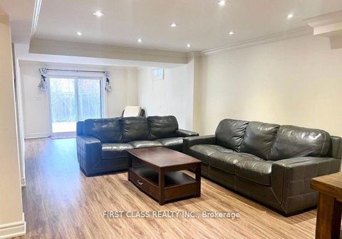 Photo 10 at 9 Wiley Avenue, Westbrook, Richmond Hill