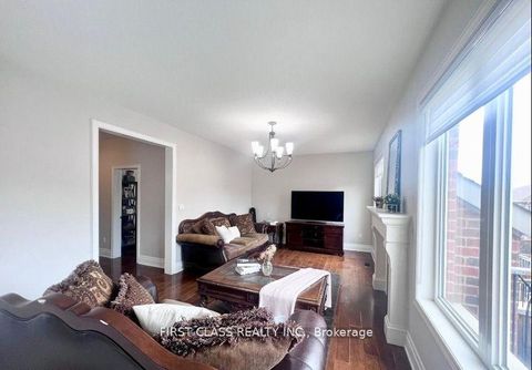 Photo 26 at 9 Wiley Avenue, Westbrook, Richmond Hill