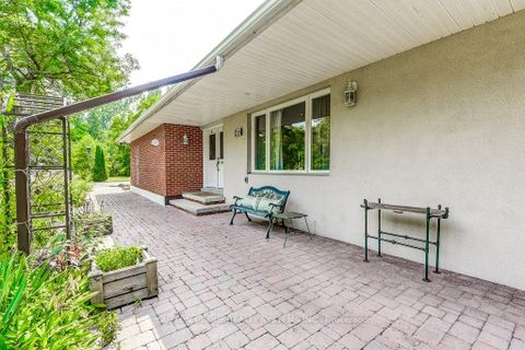 Photo 5 at 26 Harriman Road, Aurora Village, Aurora