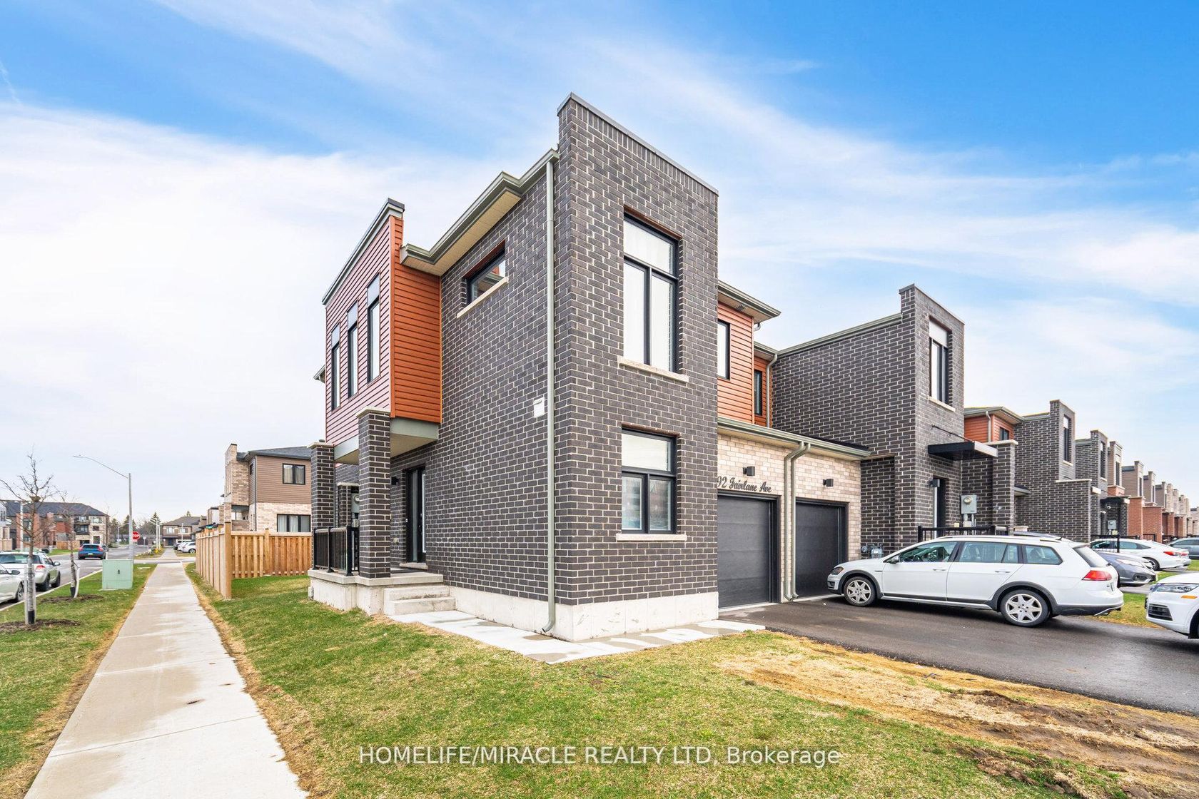 92 Fairlane Avenue, Painswick South, Barrie photo 2 92 Fairlane Avenue, Painswick South, Barrie photo 2