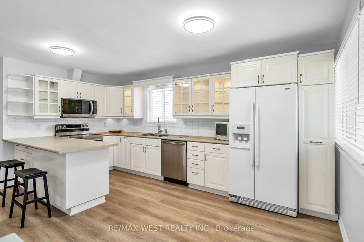Photo 3 at 12 Athabasca Street, Donevan, Oshawa