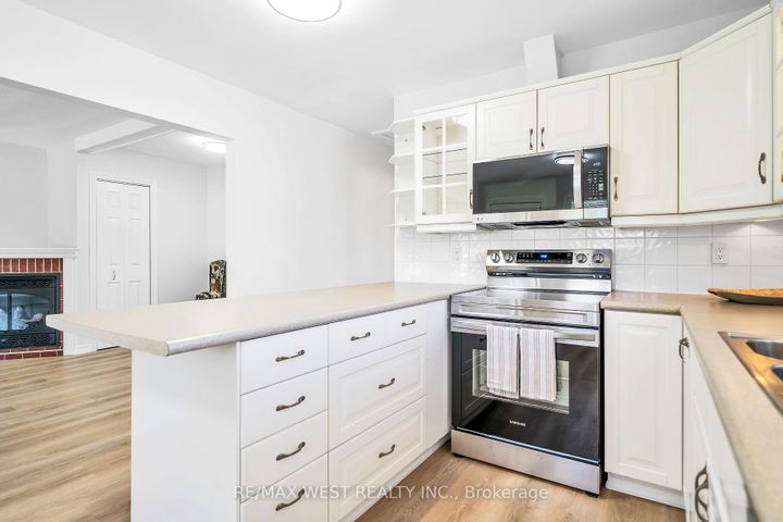 Photo 4 at 12 Athabasca Street, Donevan, Oshawa