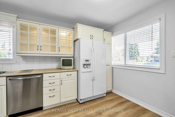 Photo 5 at 12 Athabasca Street, Donevan, Oshawa