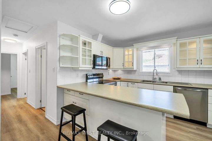 Photo 8 at 12 Athabasca Street, Donevan, Oshawa