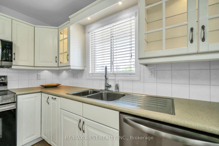 Photo 10 at 12 Athabasca Street, Donevan, Oshawa