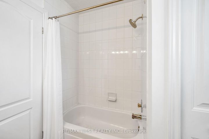 Photo 13 at 12 Athabasca Street, Donevan, Oshawa