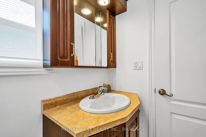 Photo 18 at 12 Athabasca Street, Donevan, Oshawa