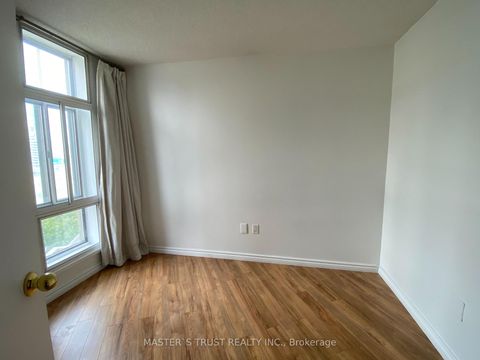 Photo 11 at 706 - 270 Queens Quay W, Waterfront Communities C1, Toronto