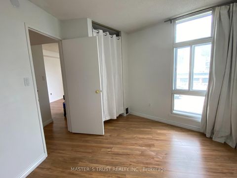 Photo 12 at 706 - 270 Queens Quay W, Waterfront Communities C1, Toronto