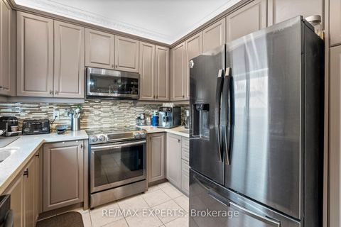 Photo 9 at 43 Water Garden Lane, Sonoma Heights, Vaughan