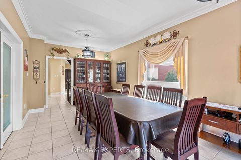 Photo 11 at 43 Water Garden Lane, Sonoma Heights, Vaughan