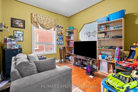 Photo 13 at 43 Water Garden Lane, Sonoma Heights, Vaughan