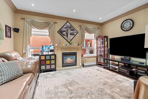 Photo 15 at 43 Water Garden Lane, Sonoma Heights, Vaughan