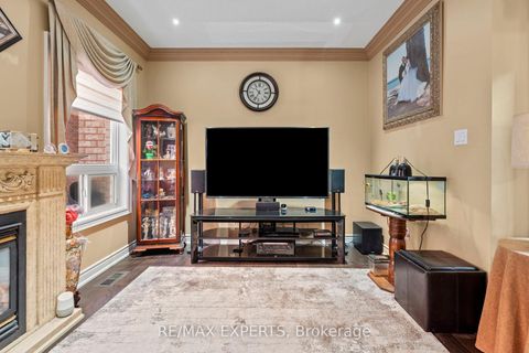 Photo 16 at 43 Water Garden Lane, Sonoma Heights, Vaughan