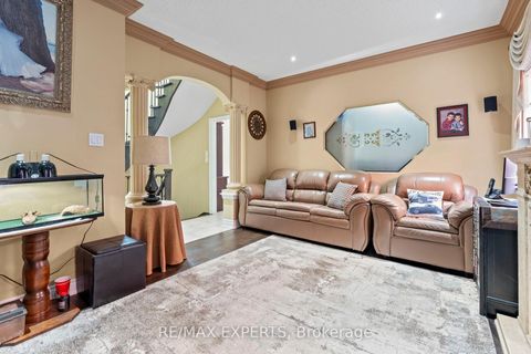 Photo 17 at 43 Water Garden Lane, Sonoma Heights, Vaughan