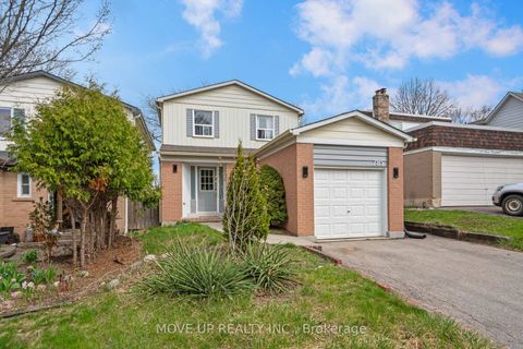 Photo 1 at 785 Pam Crescent, Leslie Valley, Newmarket