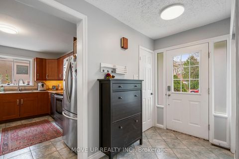 Photo 4 at 785 Pam Crescent, Leslie Valley, Newmarket