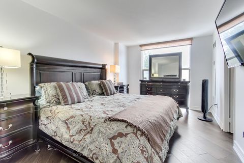 Photo 18 at 301 - 40 Harding Boulevard W, Harding, Richmond Hill