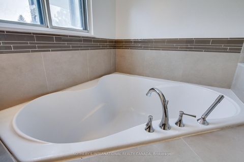 Photo 25 at 301 - 40 Harding Boulevard W, Harding, Richmond Hill