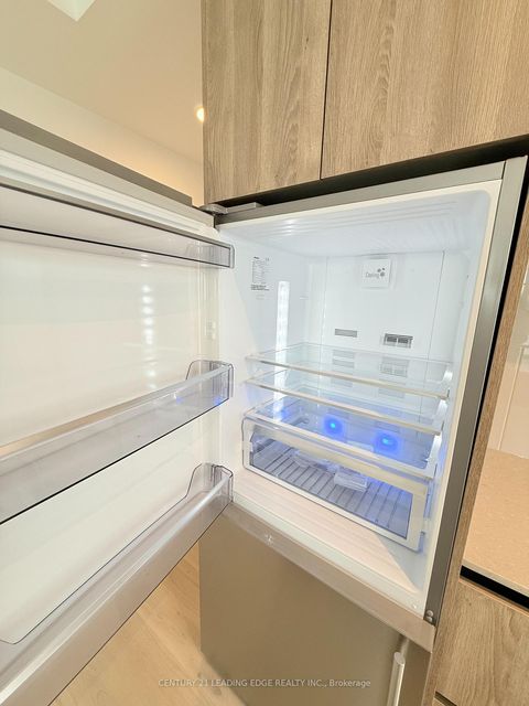 Photo 4 at 909 - 8 Beverley Glen Boulevard, Beverley Glen, Vaughan