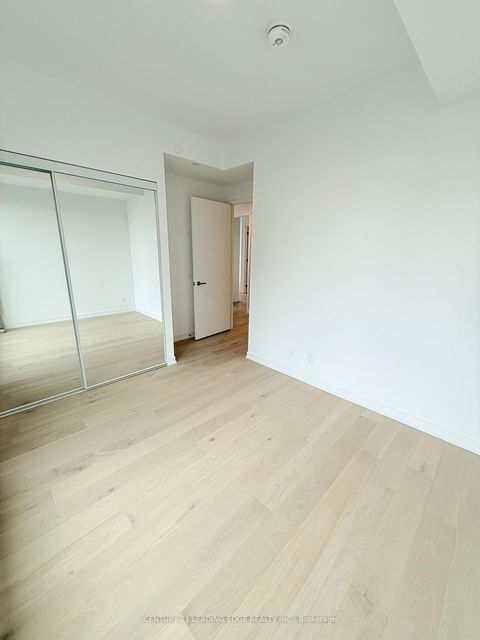 Photo 9 at 909 - 8 Beverley Glen Boulevard, Beverley Glen, Vaughan