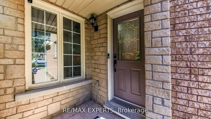 Photo 4 at 3211 Coralbean Place, Lisgar, Mississauga