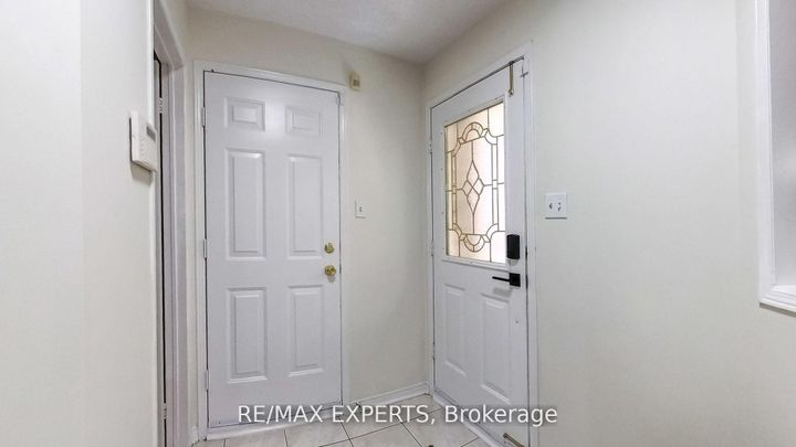 Photo 5 at 3211 Coralbean Place, Lisgar, Mississauga