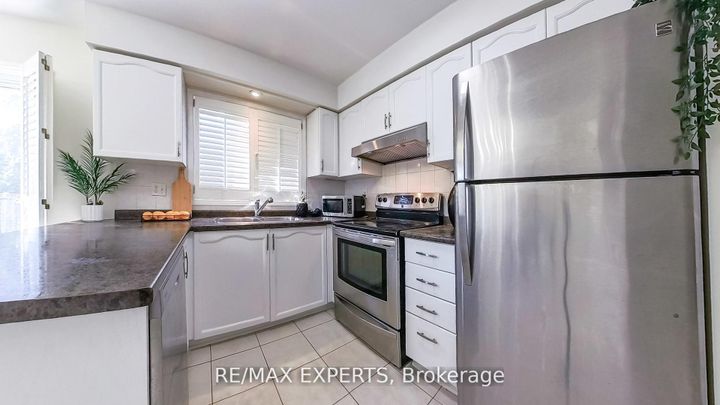 Photo 11 at 3211 Coralbean Place, Lisgar, Mississauga