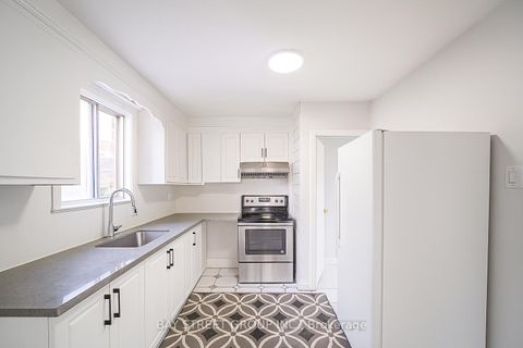 Photo 3 at 1 Datchet Road, CFB, Toronto