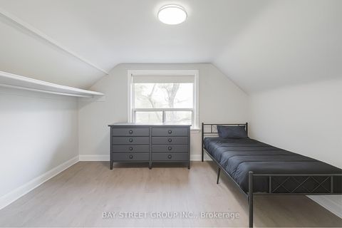 Photo 10 at 1 Datchet Road, CFB, Toronto