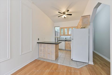 Photo 3 at 269 Ontario Street, Moss Park, Toronto