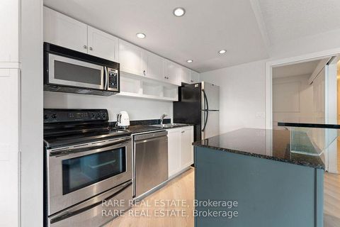 Photo 1 at 911 - 8 York Street, Waterfront Communities C1, Toronto