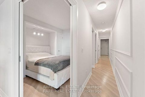 Photo 2 at 911 - 8 York Street, Waterfront Communities C1, Toronto