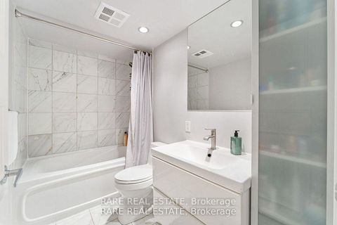 Photo 3 at 911 - 8 York Street, Waterfront Communities C1, Toronto