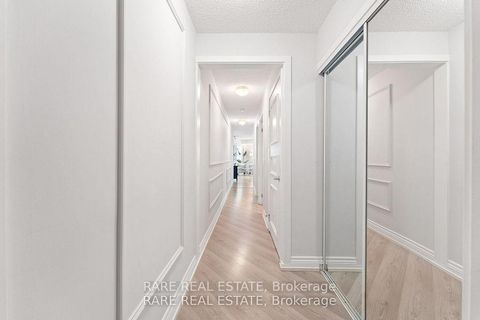Photo 8 at 911 - 8 York Street, Waterfront Communities C1, Toronto