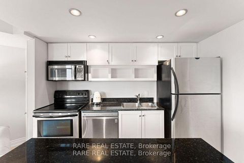 Photo 10 at 911 - 8 York Street, Waterfront Communities C1, Toronto