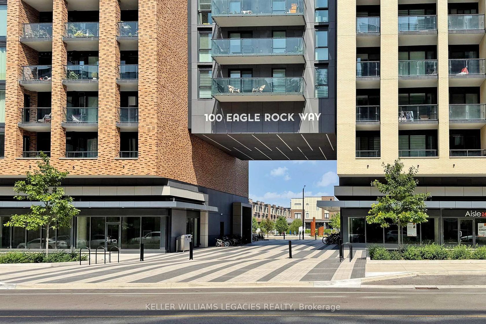 211 - 100 Eagle Rock Way, Maple, Vaughan 