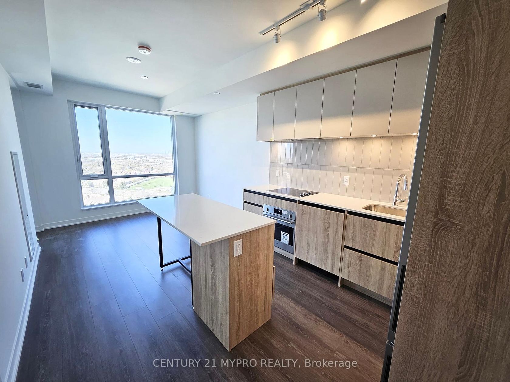 1913 - 7950 Bathurst Street, Beverley Glen, Vaughan photo number 2 1913 - 7950 Bathurst Street, Beverley Glen, Vaughan photo number 2