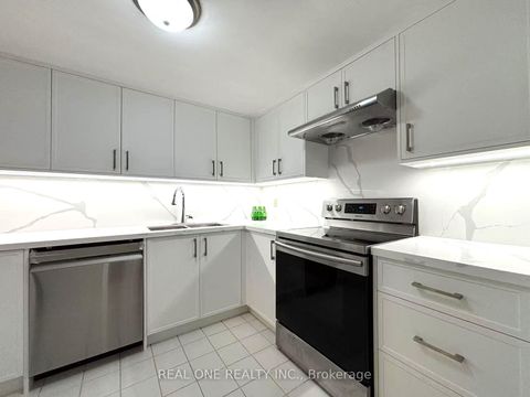 Photo 8 at 1012 - 711 Bay Street, Bay Street Corridor, Toronto