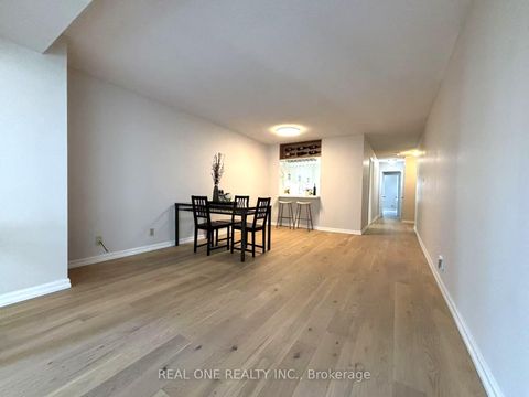 Photo 14 at 1012 - 711 Bay Street, Bay Street Corridor, Toronto