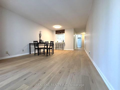 Photo 15 at 1012 - 711 Bay Street, Bay Street Corridor, Toronto
